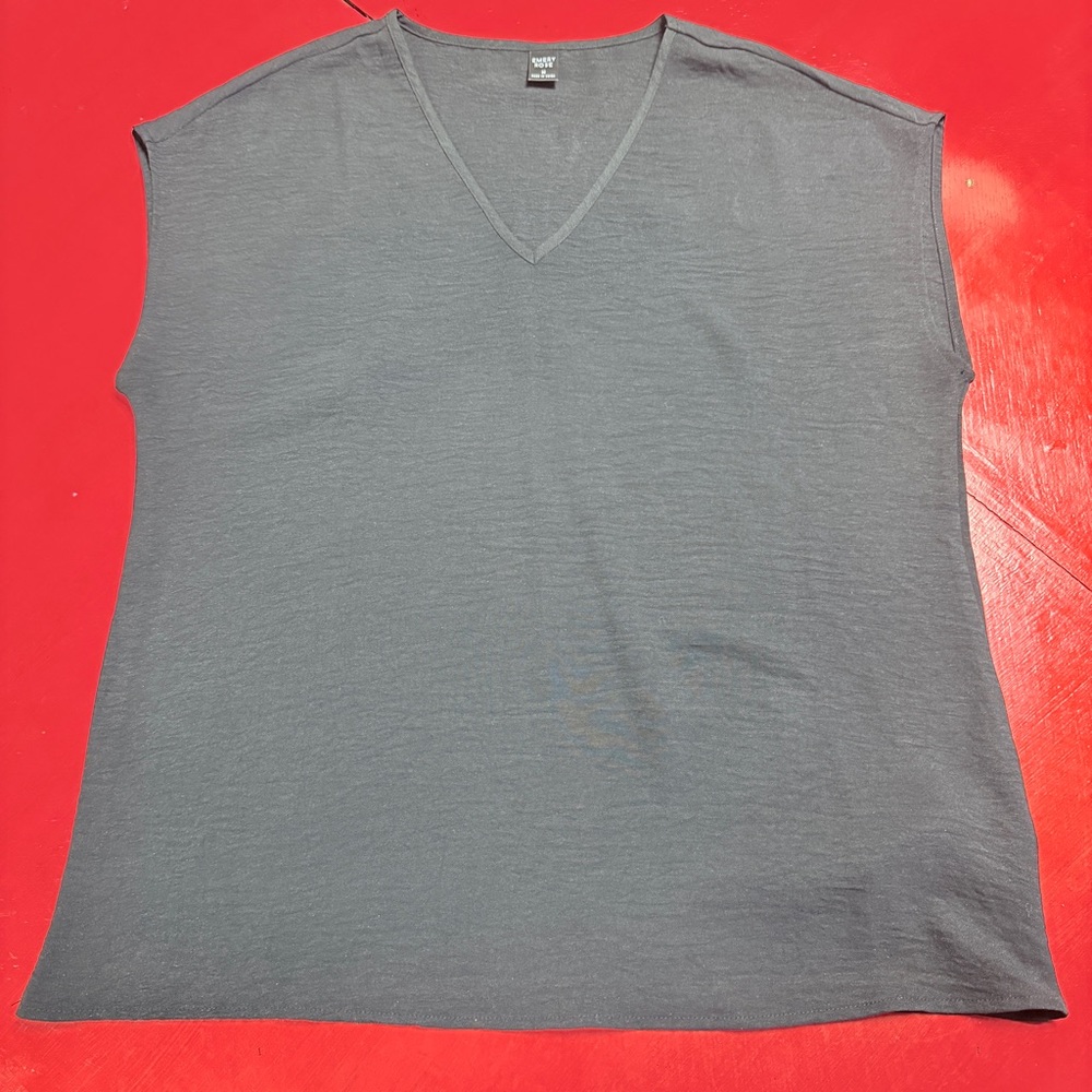 EMERY ROSE BLACK SLEEVELESS TOP